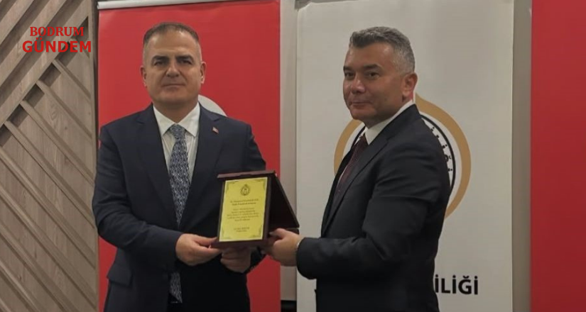 Vali Akbıyık’tan Tuğgeneral Büyük’e plaketli uğurlama