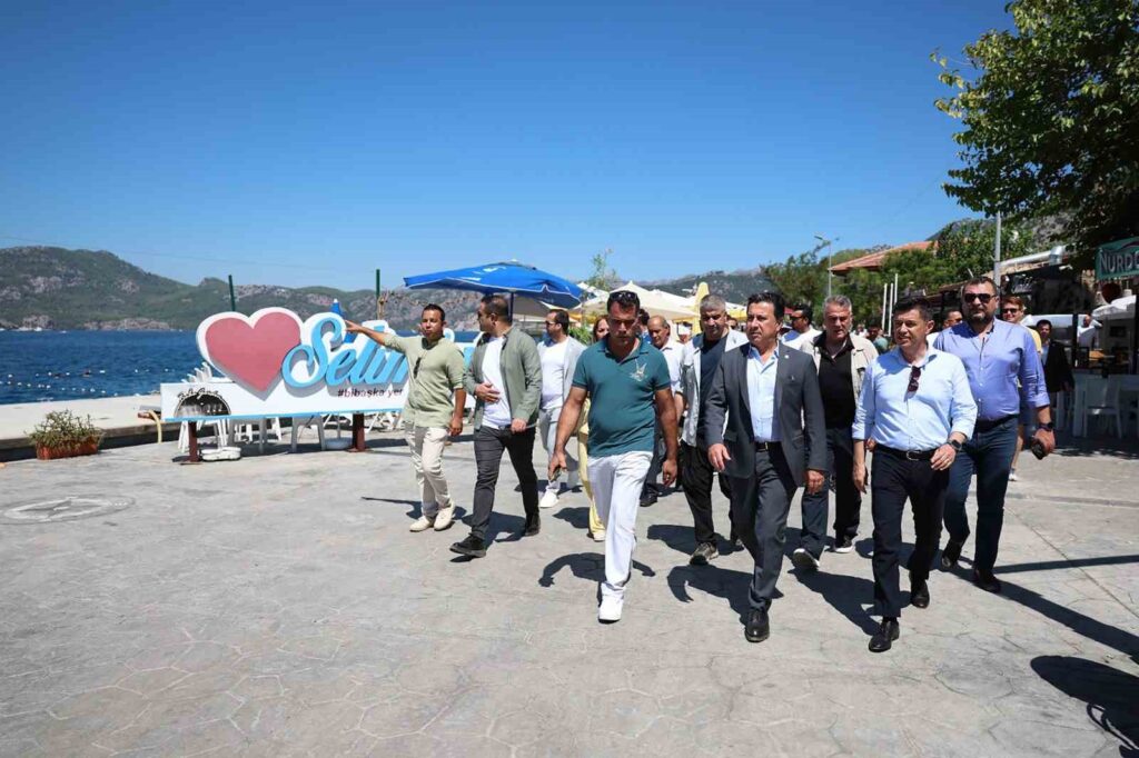 Başkan Aras Marmari̇ste Vatandaşlarla Bi̇r Araya Geldi̇
