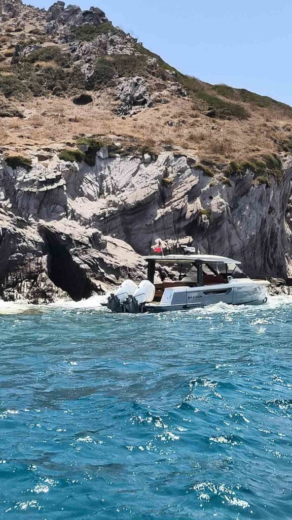 Tekne Çatal Adasına Oturdu, 3 Ki̇şi̇ Kurtarıldı