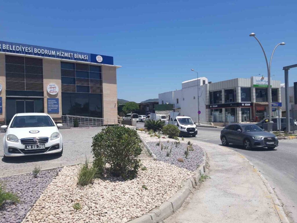 Büyükşehi̇rden Doğaya Ve Kent Esteti̇ği̇ne Yeşi̇l Dokunuş