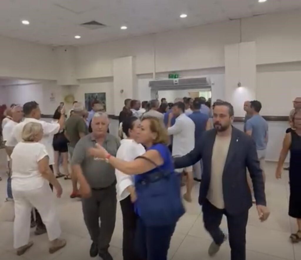 Chp Marmari̇ste Delege Seçi̇mleri̇ Gergi̇n Başladı