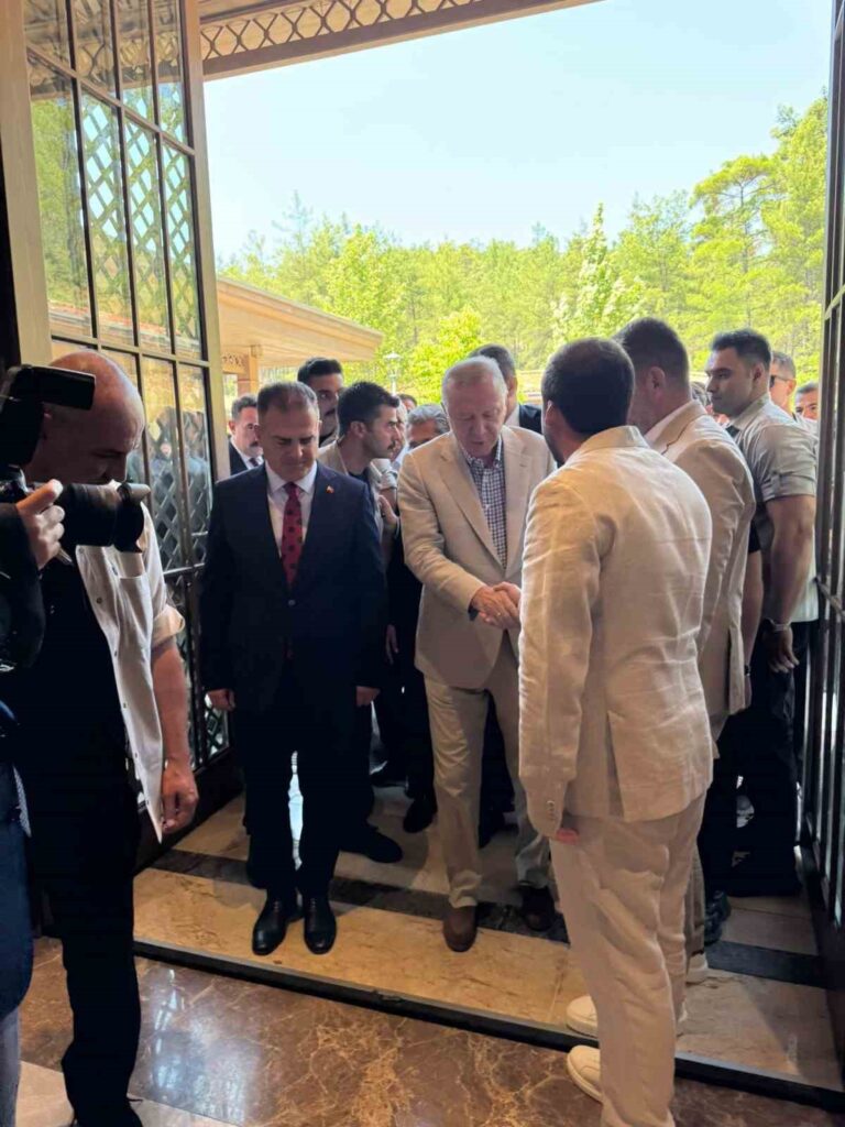 Cumhurbaşkanı Erdoğan Cuma Namazını Okluk Mi̇llet Cami̇i̇nde Kıldı
