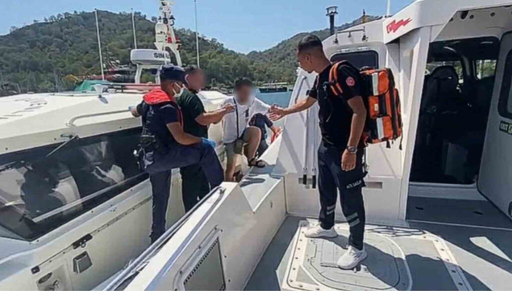 Dalaman Açıklarında Gezi̇ Teknesi̇nde Rahatsızlanan Vatandaşa Tıbbi̇ Tahli̇ye