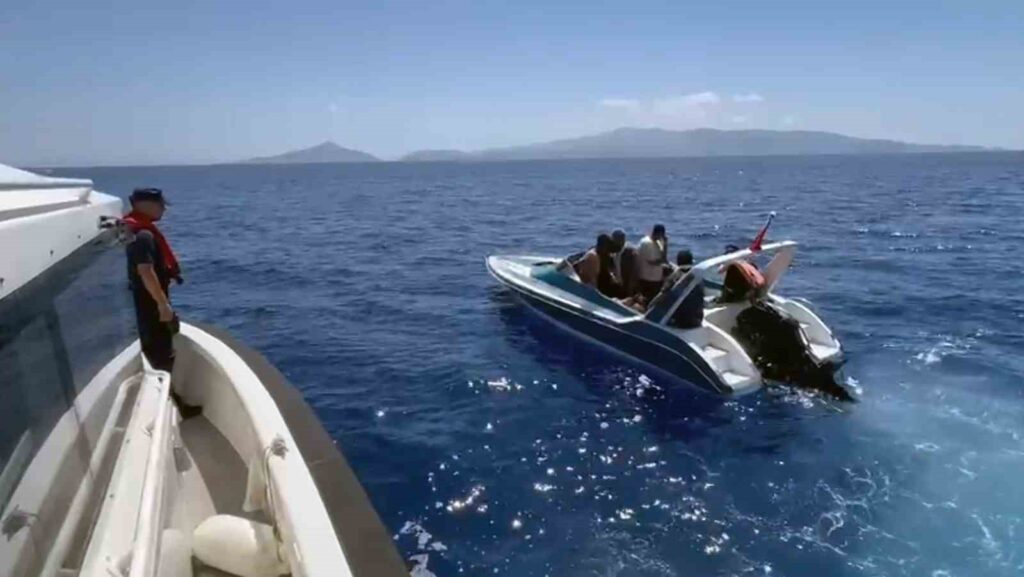 Datça Açıklarında 17 Düzensi̇z Göçmen Kurtarıldı