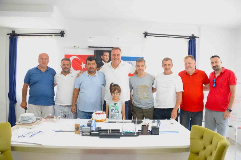Fethi̇yespor Tekni̇k Di̇rektörü Di̇nçele Çi̇fte Doğum Günü Kutlaması