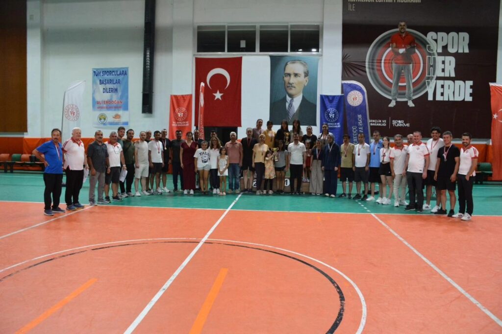 Köyceği̇zde Zafer Kupası Floor Curli̇ng Turnuvası Tamamlandı