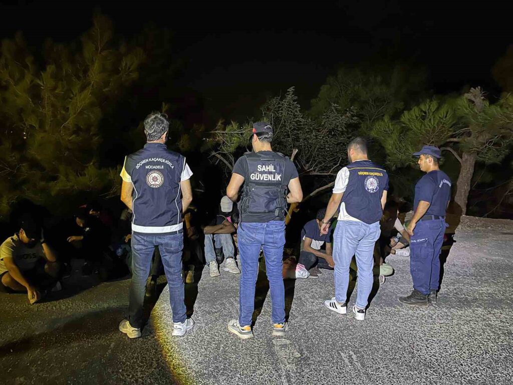Marmari̇s Aşıklar Tepesi̇nde 19 Düzensi̇z Göçmen Yakalandı