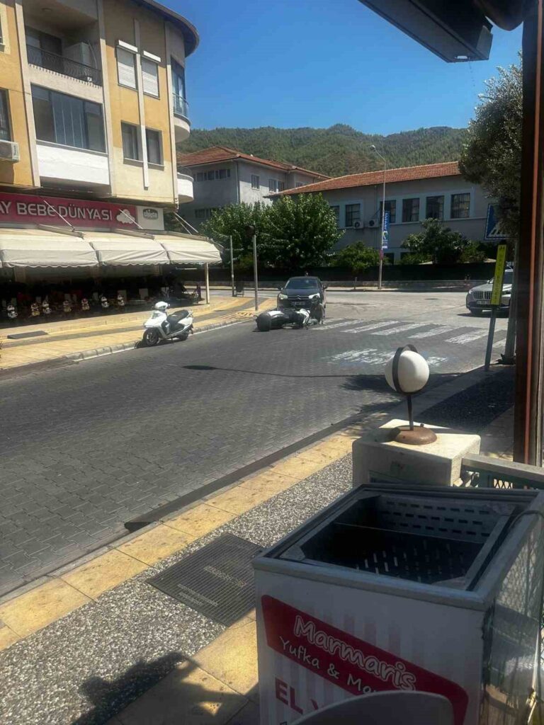 Marmari̇ste Motosi̇klet Kazası