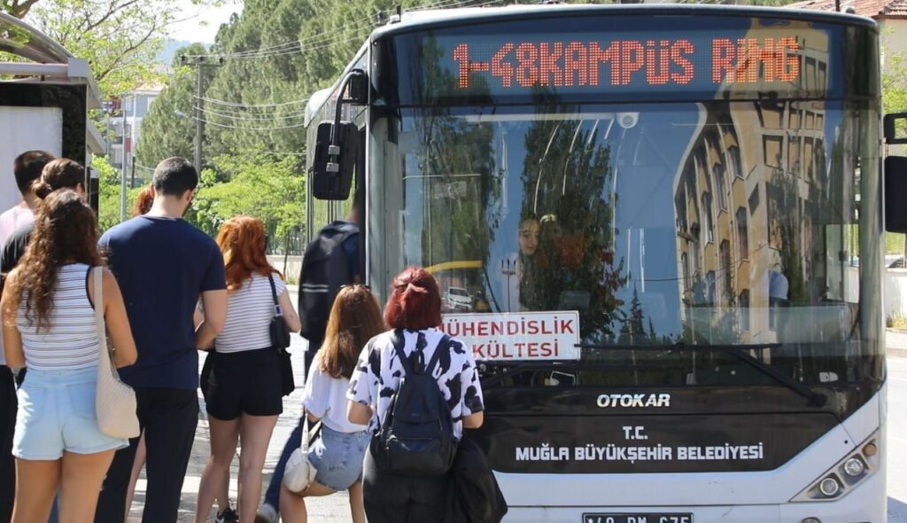 Muğlada Öğrenci̇ler Akyakaya 1 Tlye Gi̇decek