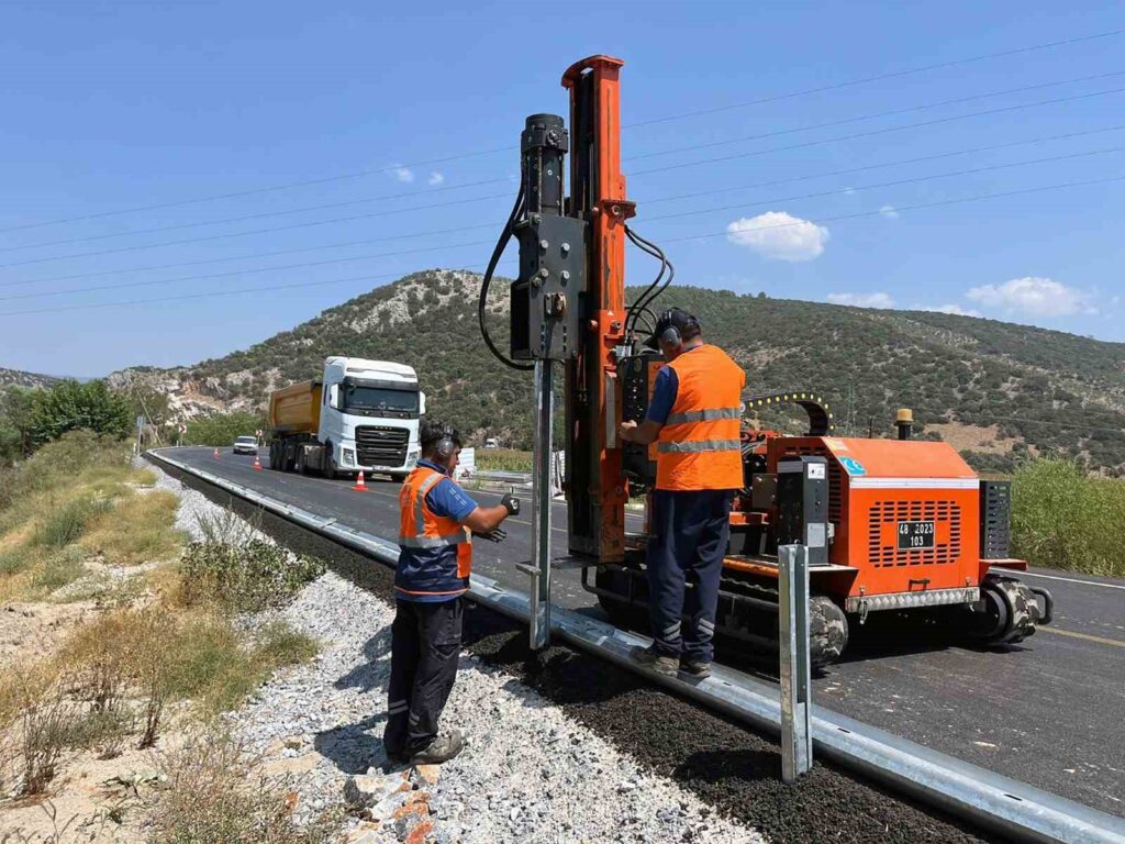 Muğlada Yol Güvenli̇ği̇ İçi̇n 36 Mi̇lyon Tlli̇k Yatırım
