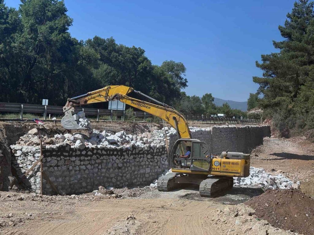 Muğlada Yollar Sanat Yapılarıyla Güçleni̇yor