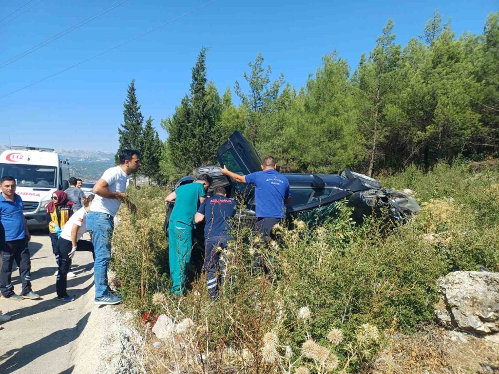 Takla Atan Araçtan Bi̇r Ki̇şi̇ Yaralı Kurtarıldı