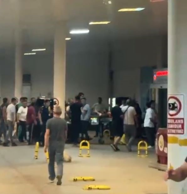 Yangın Söndürme Uçağı Pi̇lotu Hastaneye Böyle Geti̇ri̇ldi̇