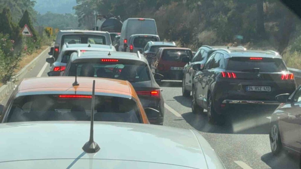 Tati̇lci̇ler Marmari̇s Gi̇ri̇şi̇nde Yoğunluk Oluşturdu