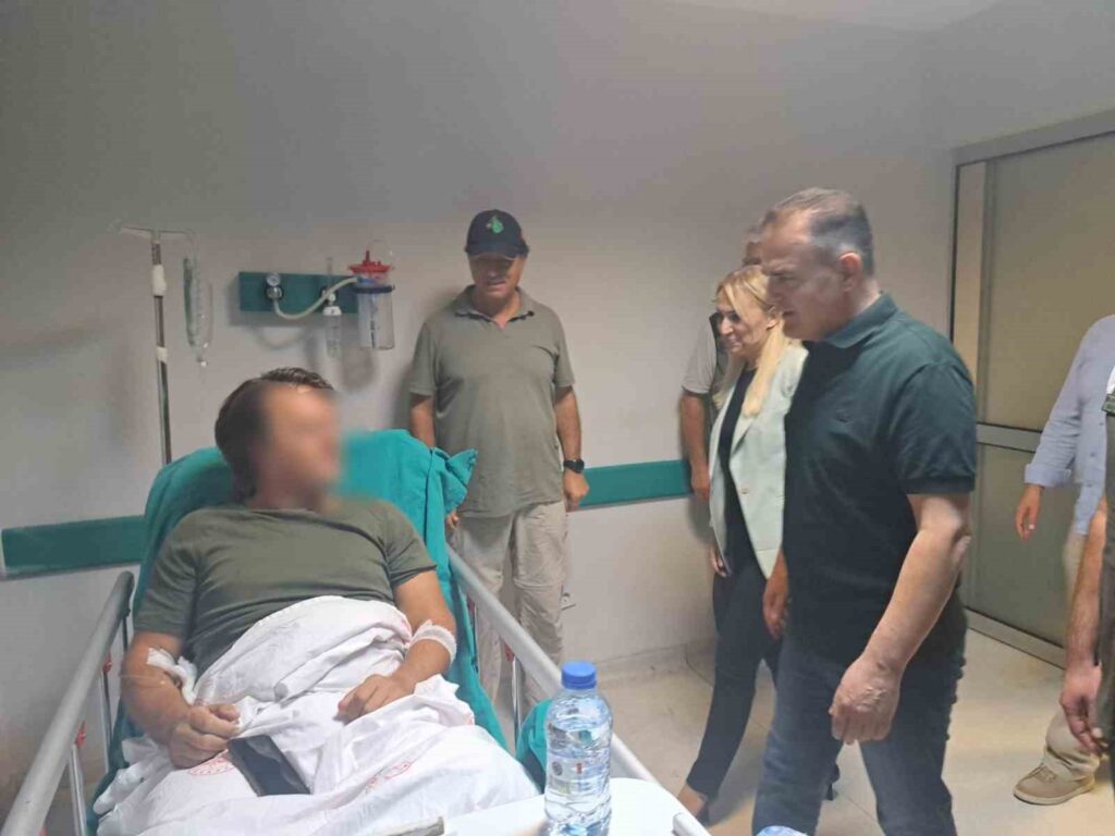 Vali̇ Akbıyık Yaralı Pi̇lotu Zi̇yaret Etti̇
