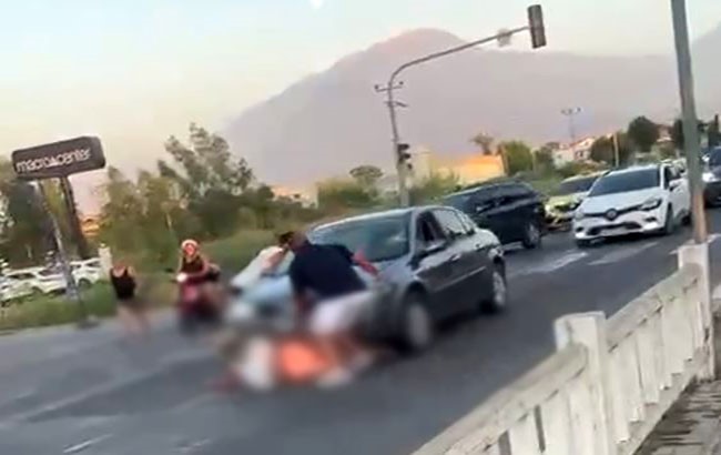 Yaya Geçi̇di̇nde Otomobi̇li̇n Çarptığı Kadın Kurtarılamadı