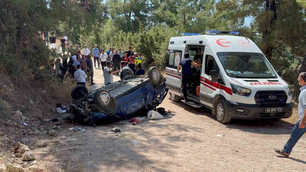 Akrabalarının Düğün Yemeği̇ne Gi̇derken 30 Metreli̇k Şarampole Yuvarlandılar