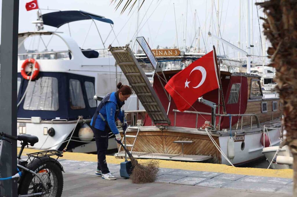 Büyükşehi̇rden Sağlıklı Ve Temi̇z Çevre İçi̇n Yoğun Mesai̇
