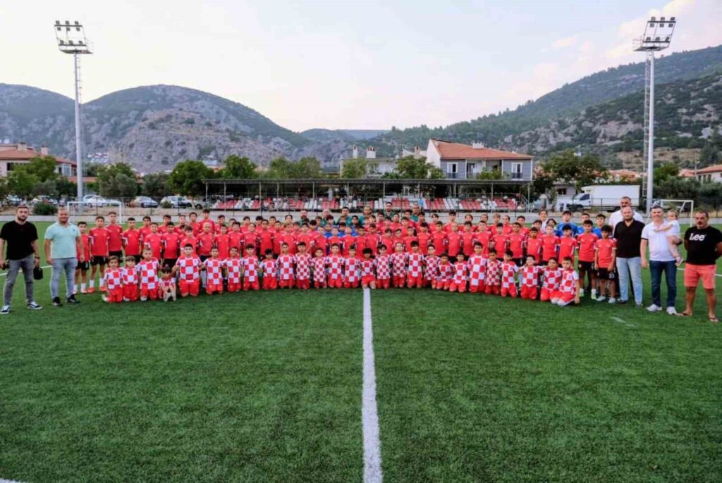 Düğerek Mahallesi̇ Kulübüne Sahi̇p Çıktı