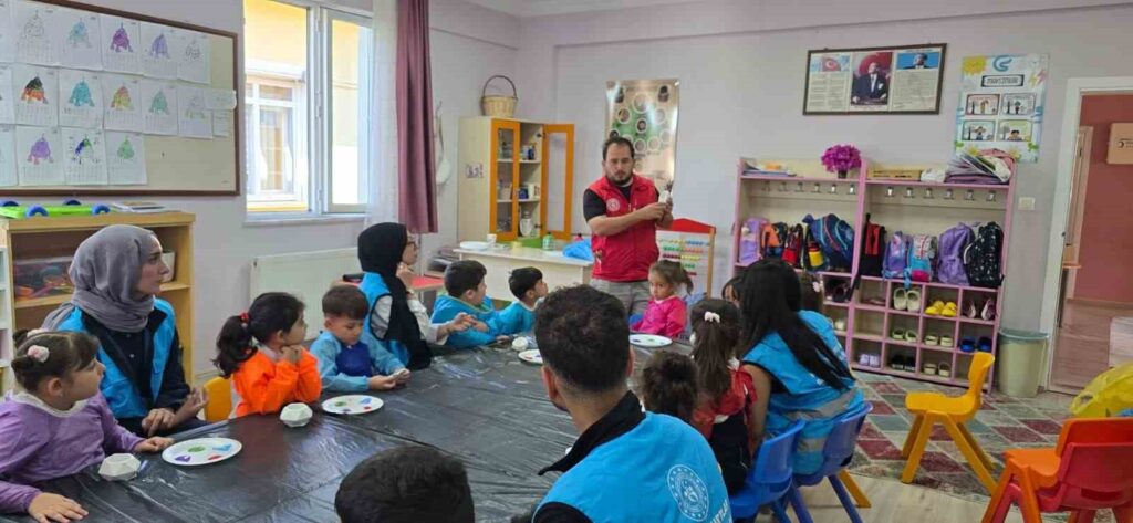 Gençli̇k Merkezi̇ Gönüllüleri̇, Menteşede Çocuklara Unutulmaz Bi̇r Gün Yaşattı