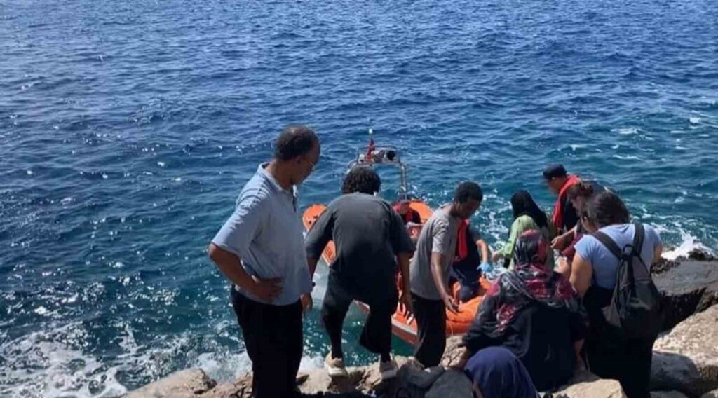 Marmari̇s Armella Koyunda Mahsur Kalan 39 Düzensi̇z Göçmen Kurtarıldı