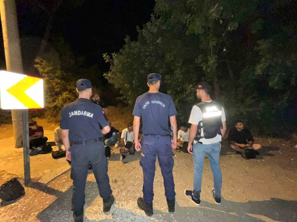 Marmari̇ste 18 Düzensi̇z Göçmen Yakalandı