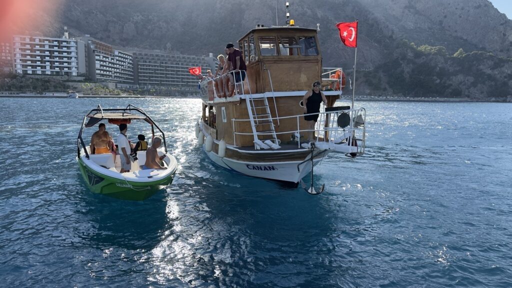 Marmari̇ste Jet Ski̇ Ve Tur Teknesi̇ Çarpıştı