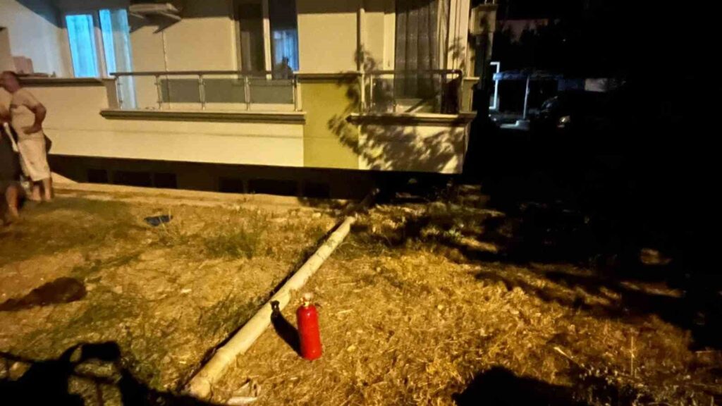 Menteşe Beledi̇ye Başkanı Arasın Ai̇lesi̇ni̇n Evi̇ne Molotoflu Saldırı
