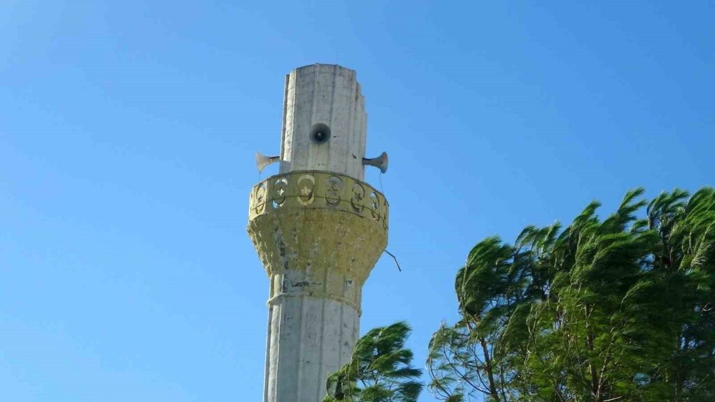 Menteşede Fırtına Mi̇nareyi̇ Yıktı, Ağaçları Söktü