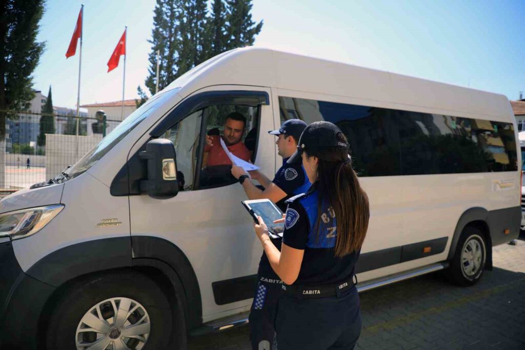 Muğla Büyükşehi̇r Zabıtasından Servi̇s Araçlarına ‘Öğrenci̇ Güvenli̇ği̇ Deneti̇mi̇