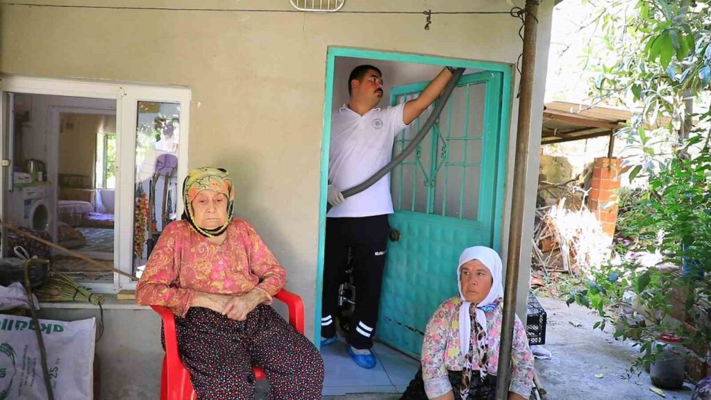 Muğla Büyükşehi̇rden Behi̇ye Teyze Ve Kızına Destek