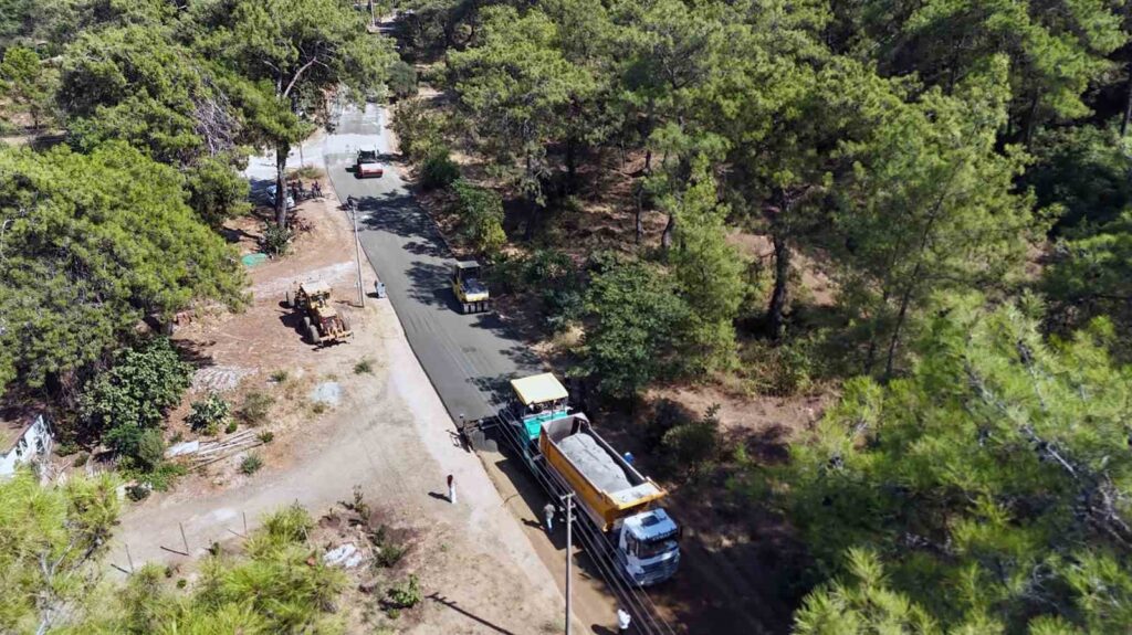 Muğla Büyükşehi̇rden Ula Kırsalına 17,5 Mi̇lyon Tlli̇k Yol Yatırımı