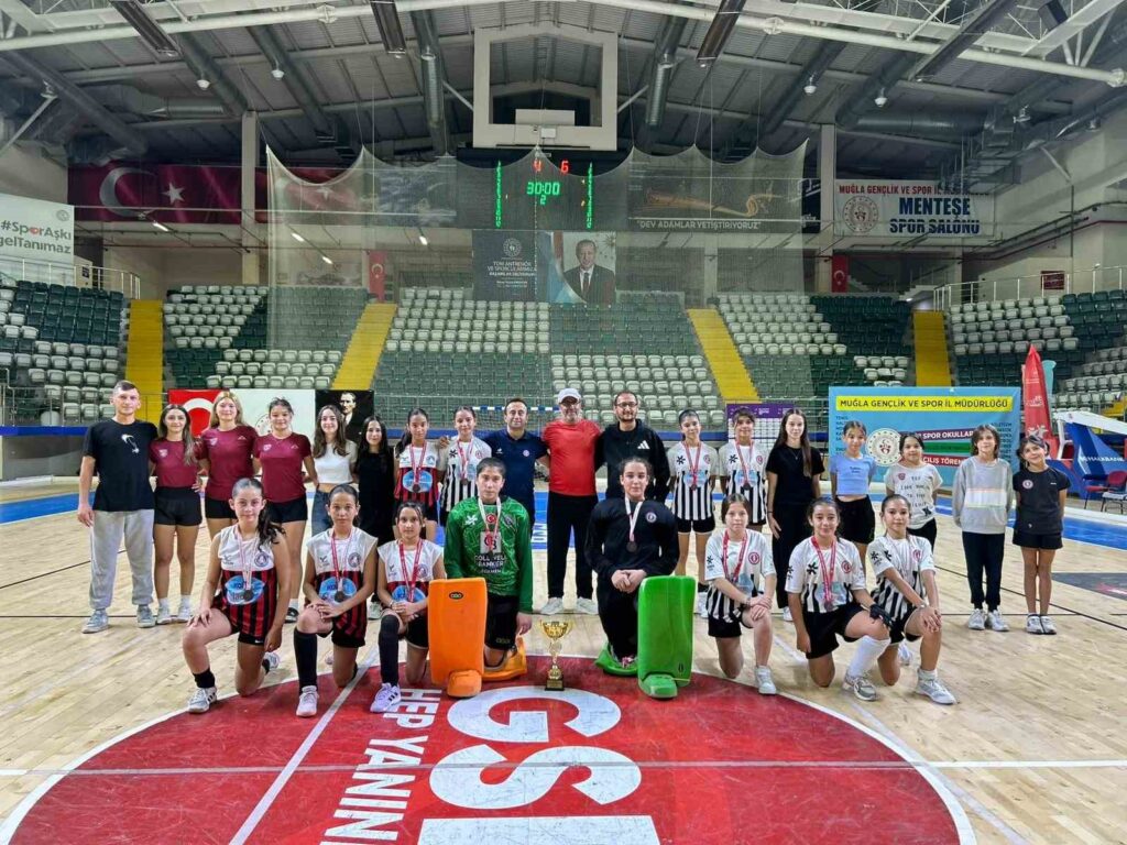 Muğla Hokey Li̇gi̇ Şampi̇yonu Bodrum Gündoğanspor Oldu