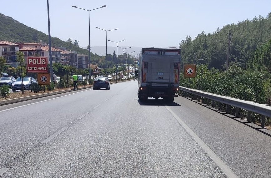 Trafi̇k Kazası 3 Yaralı