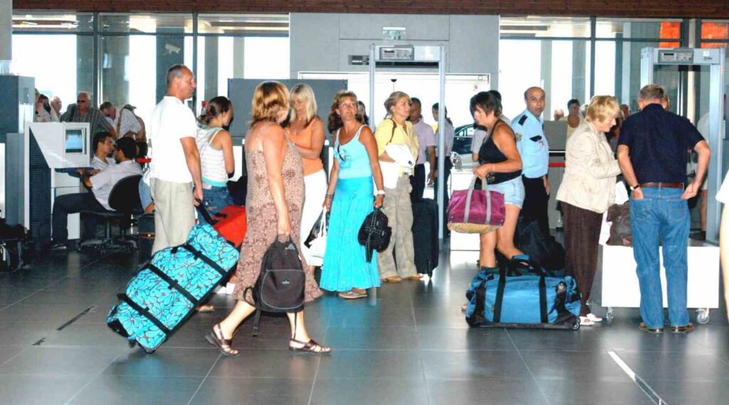 Gelen turist sayısında yüzde 3’lük düşüş devam ediyor
