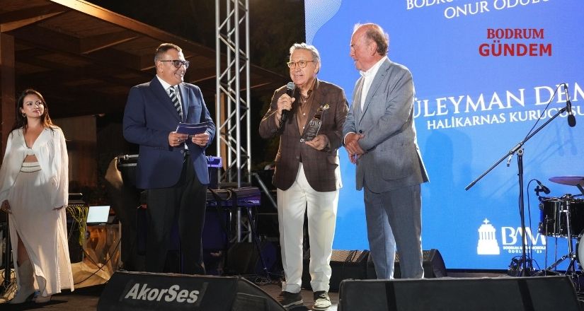 Süleyman Demir’e Onur Ödülü Verildi