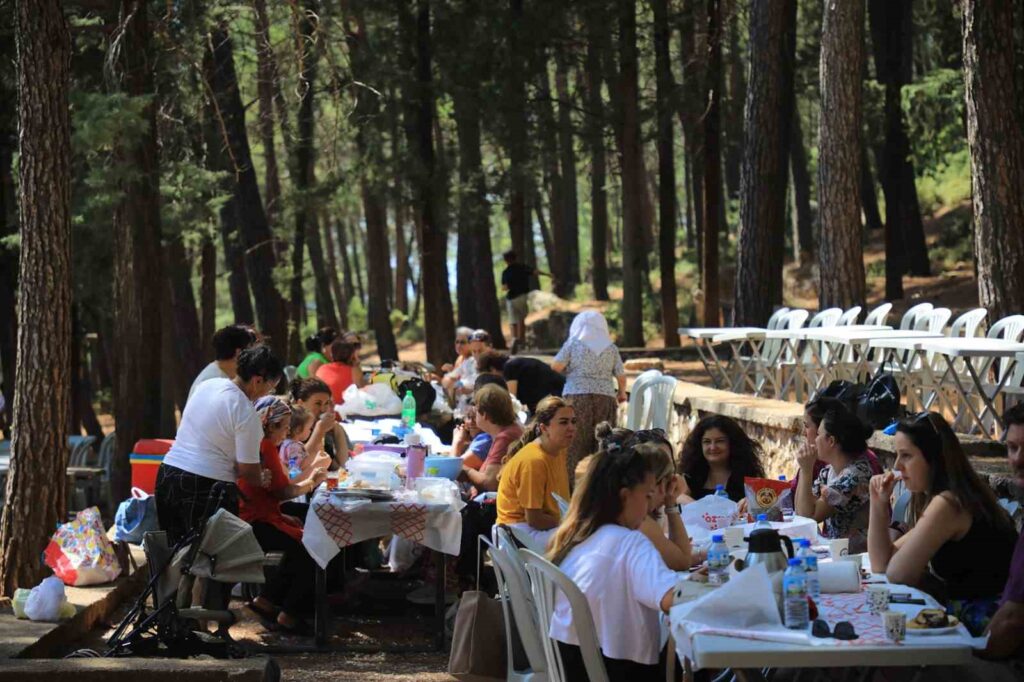 Yaşam Merkezleri̇ Kursi̇yerleri̇ Pi̇kni̇kte Buluştu