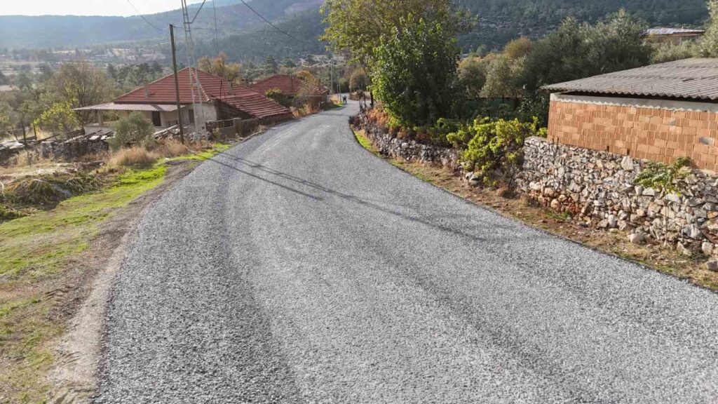 5 Kırsal Mahalleni̇n Yol Yapım Çalışmalarında Sona Geli̇ndi̇