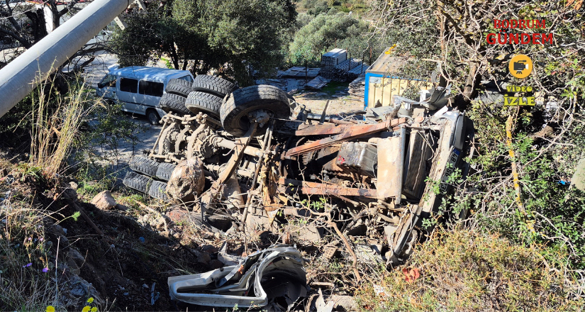 Kamyon Şarampole Devri̇ldi̇, Sürücü Mahsur Kaldı