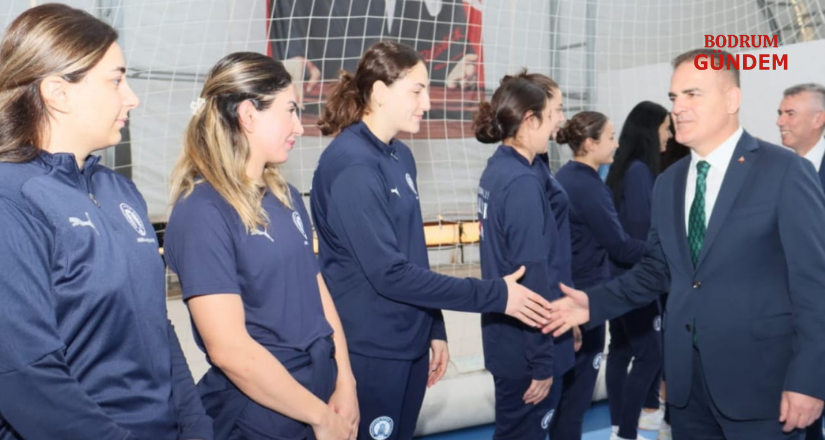 Vali Akbıyık’tan Yalıkavakspor’a moral ziyareti