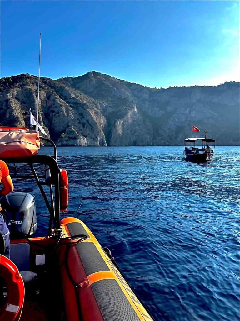Arızalanan Balıkçı Teknesi̇ni̇ Kıyı Emni̇yet Eki̇pleri̇ Kurtardı