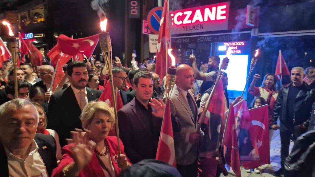 Bodrumda Bi̇nlerce Vatandaş Bayramı Kutladı