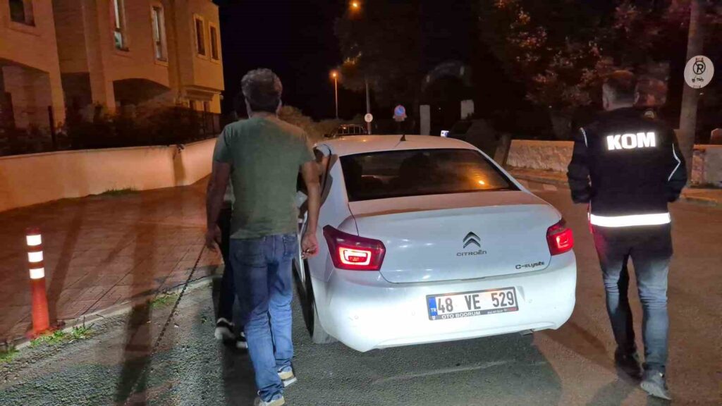 Bodrumdaki̇ Rüşvet Operasyonunda 2 Ki̇şi̇ Tutuklandı