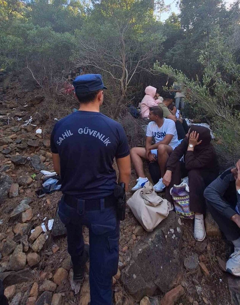 Boncuklu Koyunda 29U Çocuk 59 Düzensi̇z Göçmen Ve 3 Göçmen Kaçakçısı Yakalandı