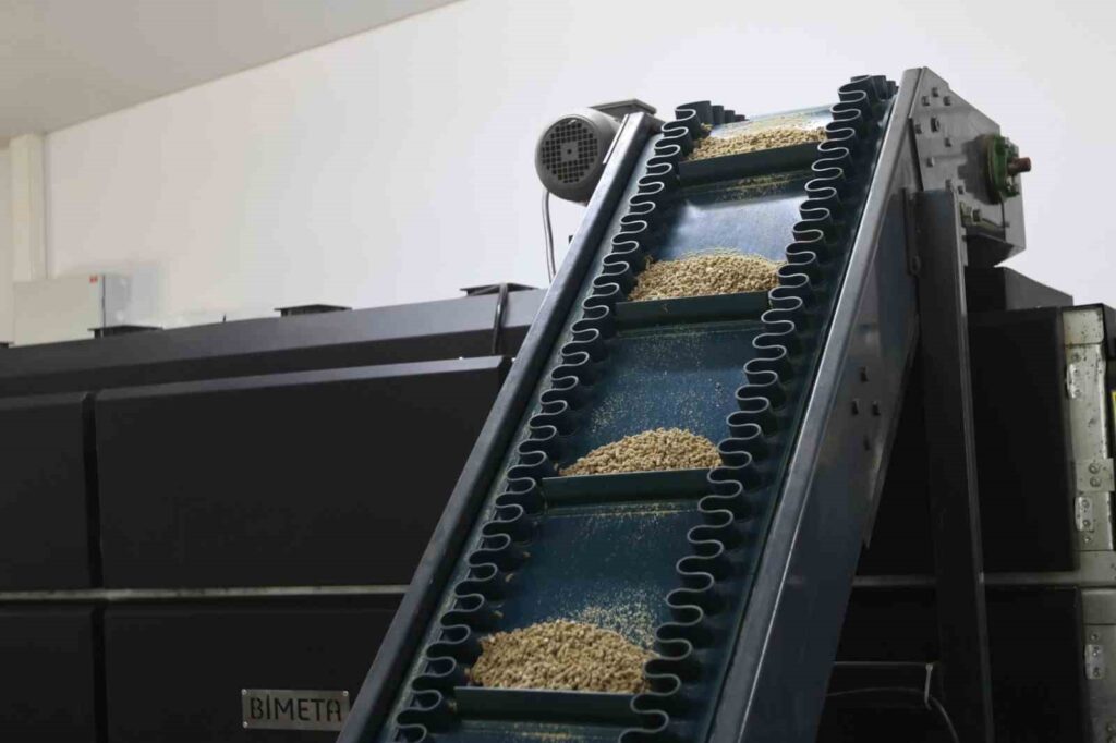 Can Dostlar için 42 Ton Mama Üretildi