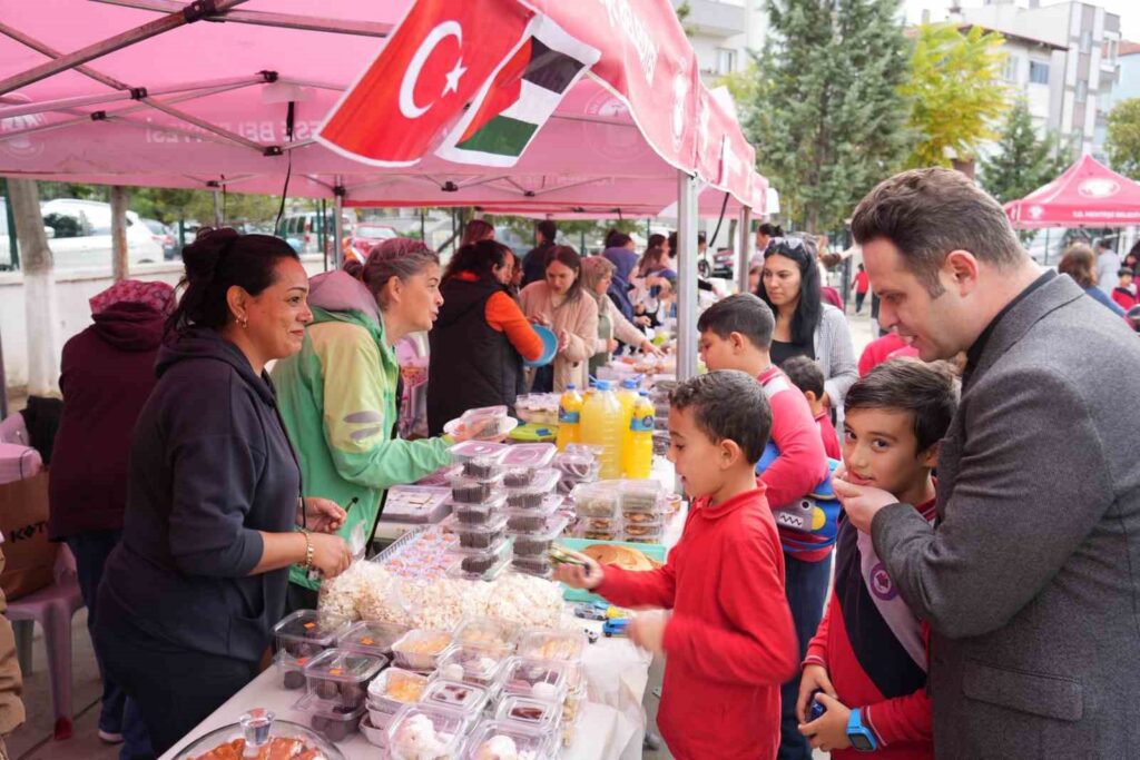 Emi̇rbeyazıt İlkokulundan Gazzeye “Umut” Sergi̇si̇