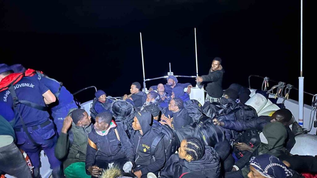 Fethi̇ye Açıklarında 46 Düzensi̇z Göçmen Yakalandı