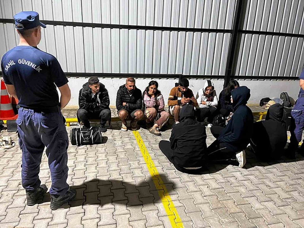 Fethi̇yede 3Ü Çocuk 20 Düzensi̇z Göçmen Yakalandı