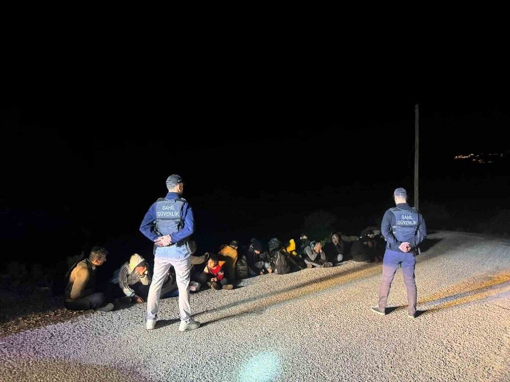 Fethi̇yede 40 Düzensi̇z Göçmen Ve 2 Göçmen Kaçakçısı Yakalandı