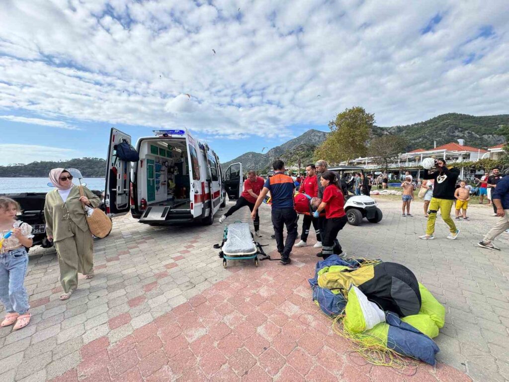 Yamaç Paraşütleri̇ Havada Çarpıştı 3 Yaralı